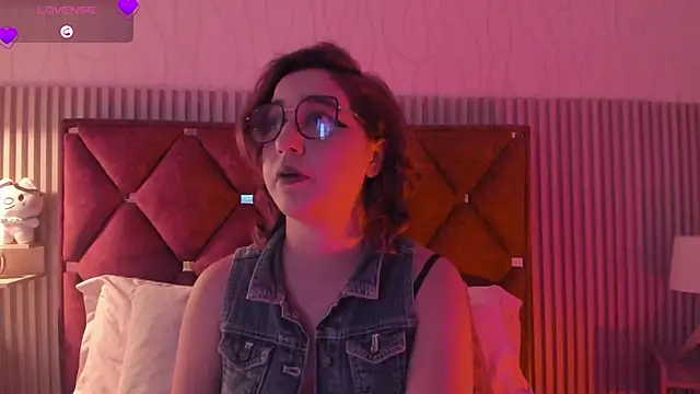 Kiri Velvet online show from 04/21/26, 10:45