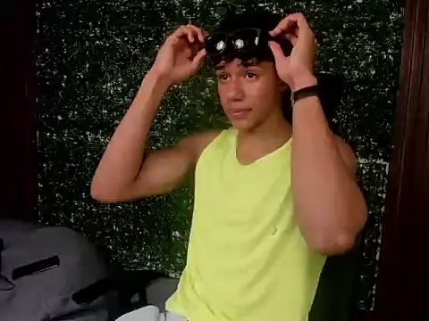 Snapshot of damon_sw chatting on 11/26/25, 04:41 damon sw online show from 11/26/25, 04:41