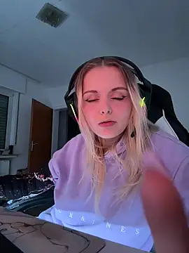 Snapshot of OfflineLizzy chatting on 03/06/26, 02:52 OfflineLizzy online show from 03/06/26, 02:52