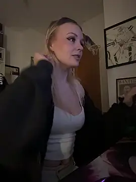 Snapshot of OfflineLizzy chatting on 03/08/26, 10:13 OfflineLizzy online show from 03/08/26, 10:13