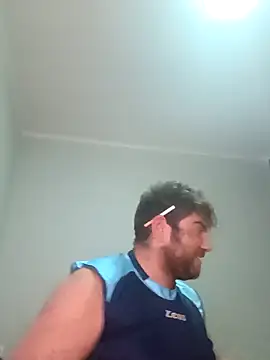 Snapshot of ziopaglia chatting on 11/30/25, 05:17 ziopaglia online show from 11/30/25, 05:17