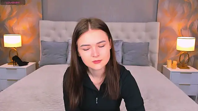 Snapshot of GLORIA_BLOOM chatting on 11/27/25, 08:44 GLORIA BLOOM online show from 11/27/25, 08:44