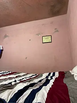 Snapshot of maxitravieso chatting on 11/24/25, 05:01 maxitravieso online show from 11/24/25, 05:01