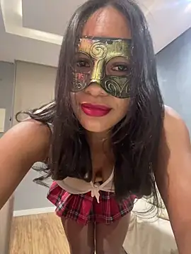 LunnaMaska online show from 12/23/25, 03:15