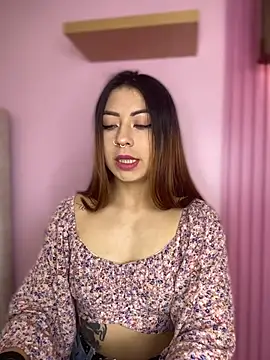 MaddieHunter online show from 11/27/25, 01:13