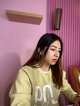 MaddieHunter online show from 12/17/25, 01:17