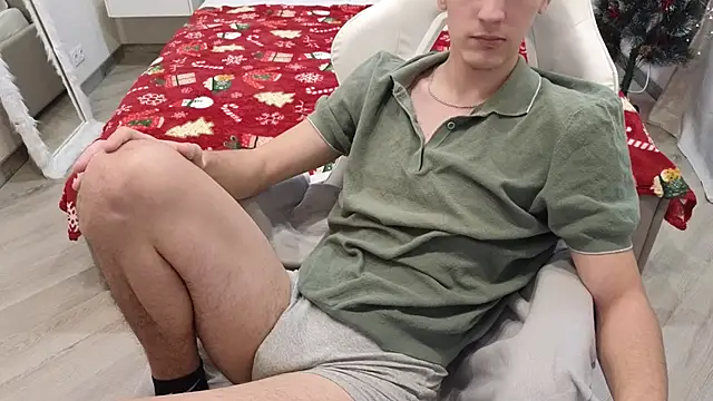 Snapshot of MoonlinSkinn chatting on 12/16/25, 08:08 MoonlinSkinn online show from 12/16/25, 08:08