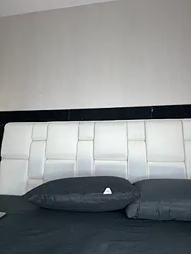 Celeste Valencia  online show from 04/23/26, 04:35