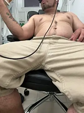 2addictivelyhorny online show from 04/23/26, 03:30