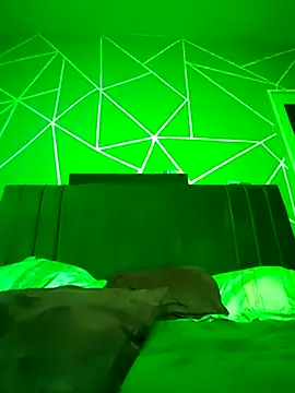 Reynpau19 online show from 11/25/25, 04:23