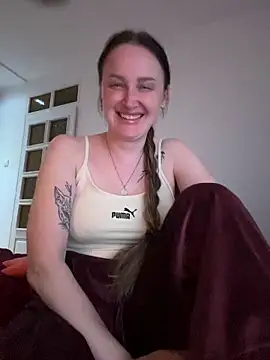 TomilaSi online show from 04/10/26, 08:57