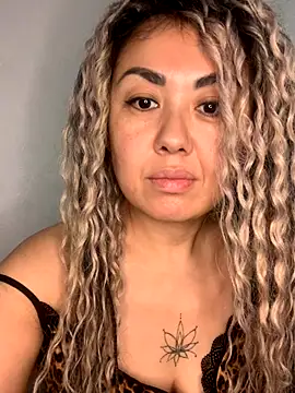 Tomiris87 online show from 11/28/25, 10:07