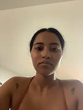 Snapshot of agathaa__1 chatting on 12/20/25, 10:28 agathaa 1 online show from 12/20/25, 10:28