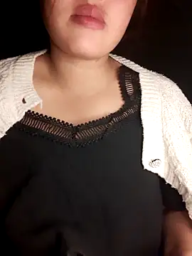 Snapshot of mai-mai-97 chatting on 12/15/25, 03:27 mai-mai-97 online show from 12/15/25, 03:27