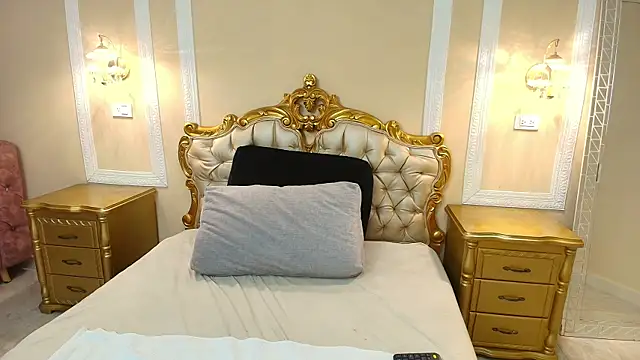 HallieStone online show from 03/25/26, 12:00