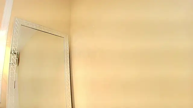 Snapshot of HallieStone chatting on 06/05/26, 12:33 HallieStone online show from 06/05/26, 12:33