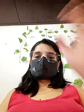 Snapshot of Sexolinaa chatting on 05/16/26, 11:42 Sexolinaa online show from 05/16/26, 11:42