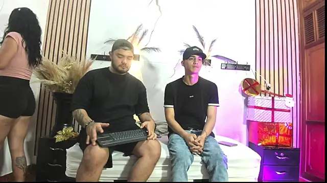 Karen Mio online show from 12/01/25, 01:05