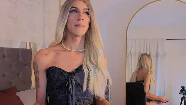 megan lenon online show from 04/23/26, 03:52