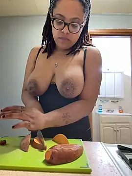 hazeleyedemonx13 online show from 04/21/26, 02:51