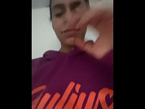 SaraAndrade  online show from 12/15/25, 11:03