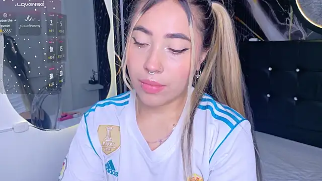 Manuela Velvet online show from 11/30/25, 04:27