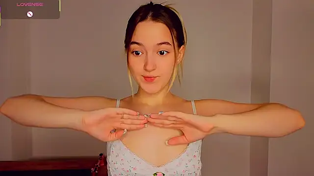 Snapshot of MarySparkl chatting on 11/30/25, 06:12 MarySparkl online show from 11/30/25, 06:12