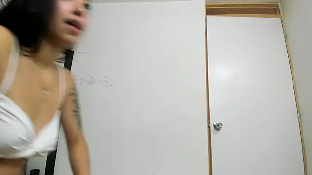 Snapshot of angel_pink7 chatting on 12/16/25, 07:19 angel pink7 online show from 12/16/25, 07:19