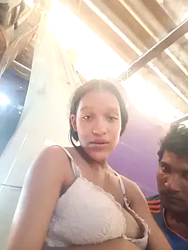 Snapshot of rachelbunny_and_kevin chatting on 11/28/25, 05:37 rachelbunny and kevin online show from 11/28/25, 05:37