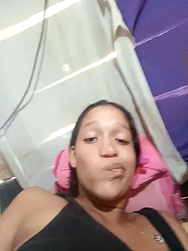 Snapshot of rachelbunny_and_kevin chatting on 12/04/25, 05:32 rachelbunny and kevin online show from 12/04/25, 05:32