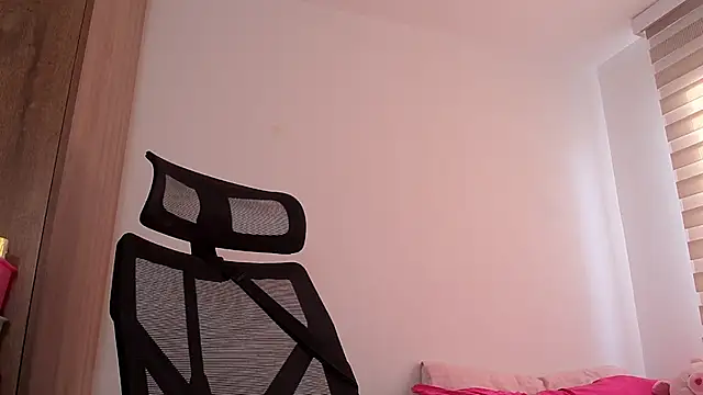 Sweet navy  online show from 12/19/25, 08:49