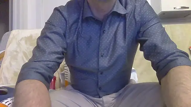 Snapshot of Eroshotlicker chatting on 04/27/26, 09:24 Eroshotlicker online show from 04/27/26, 09:24