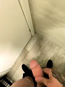 Snapshot of Razvan696969 chatting on 02/16/26, 07:21 Razvan696969 online show from 02/16/26, 07:21