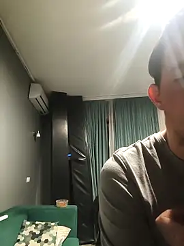 Snapshot of Razvan696969 chatting on 02/21/26, 04:41 Razvan696969 online show from 02/21/26, 04:41