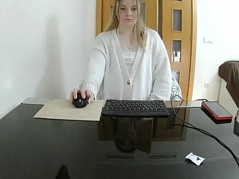 Adelyxveex online show from 12/18/25, 11:27