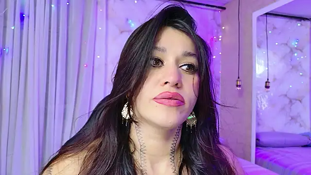 Snapshot of abby_saenz_2025 chatting on 11/25/25, 08:42 abby saenz 2025 online show from 11/25/25, 08:42