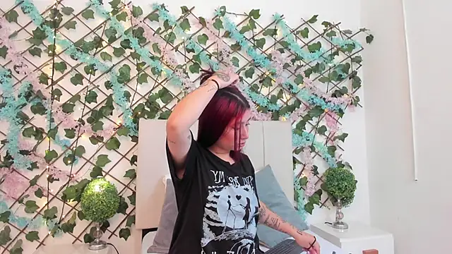 CharlotteBlossom online show from 12/18/25, 08:48