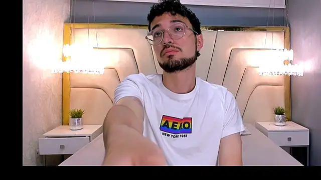 Snapshot of JonnyGreey chatting on 11/29/25, 07:50 JonnyGreey online show from 11/29/25, 07:50