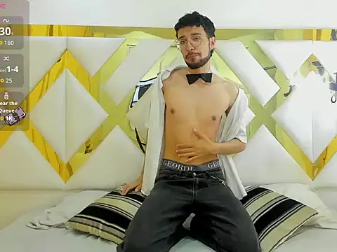 Snapshot of JonnyGreey chatting on 12/05/25, 12:14 JonnyGreey online show from 12/05/25, 12:14