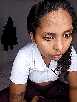 Snapshot of risithos chatting on 12/18/25, 02:28 risithos online show from 12/18/25, 02:28