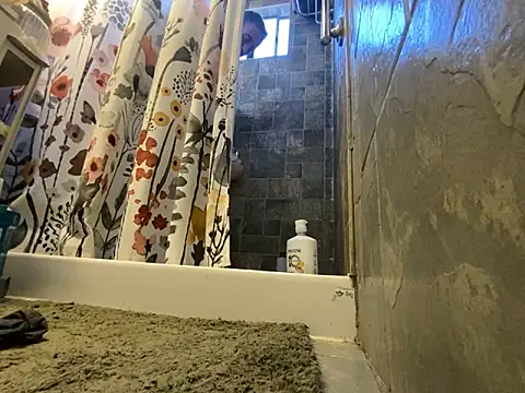 xxxenzo1 online show from 01/25/25, 06:13