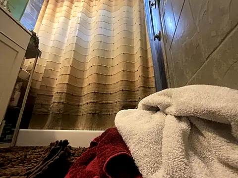 xxxenzo1 online show from 10/22/25, 12:11