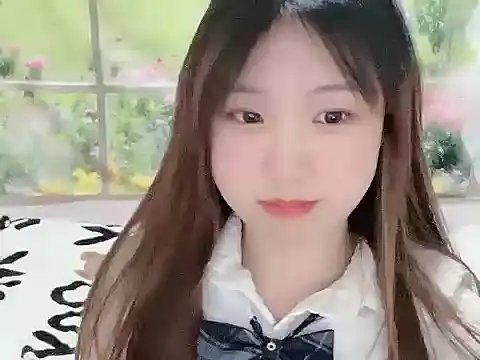 Snapshot of Poppy13 chatting on 11/25/25, 02:39 Poppy13 online show from 11/25/25, 02:39