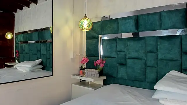  bonnyandclyde online show from 04/10/26, 01:49