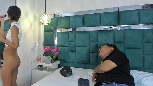  bonnyandclyde online show from 04/12/26, 01:27