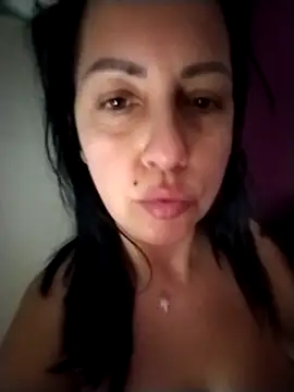 Snapshot of MimaVip chatting on 12/16/25, 10:20 MimaVip online show from 12/16/25, 10:20