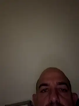 Snapshot of Laufla chatting on 11/25/25, 11:05 Laufla online show from 11/25/25, 11:05