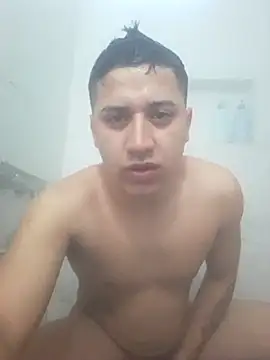 Alvarezz0202 online show from 06/24/26, 12:15