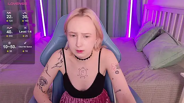 Snapshot of _Babyface_ chatting on 11/26/25, 01:12 Babyface online show from 11/26/25, 01:12