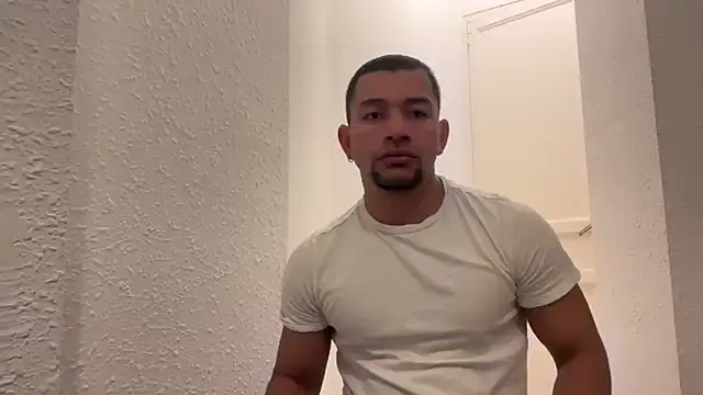 esleider12 online show from 12/18/25, 04:57